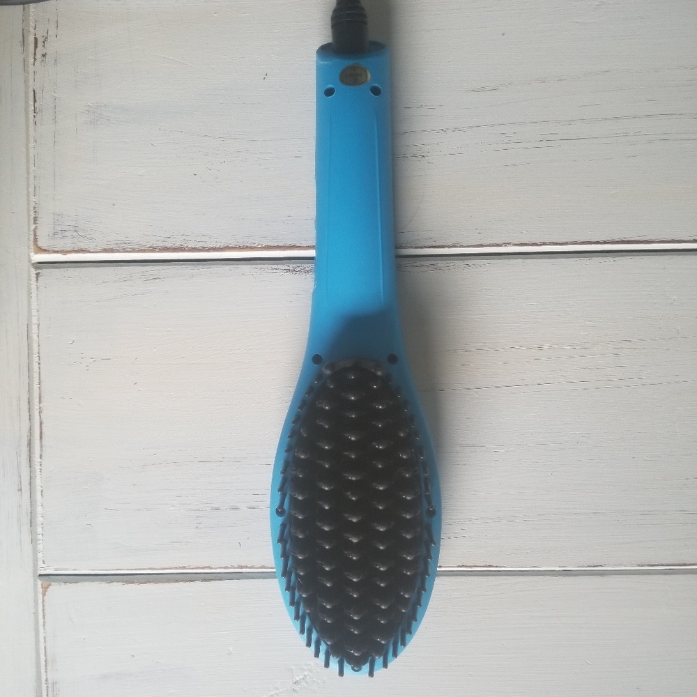 PYT straightening iron brush like new!